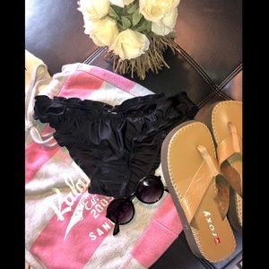 New! Cheeky ruffled bikini bottoms